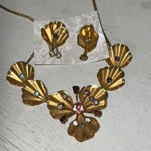 Vintage Bugbee Niles B.N. Gold tone choker crystal necklace screwback earrings